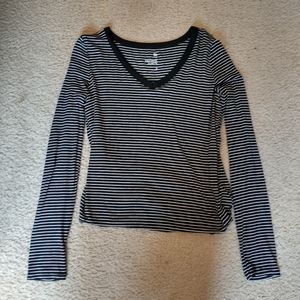 Black and White V-Neck Long Sleeve Shirt